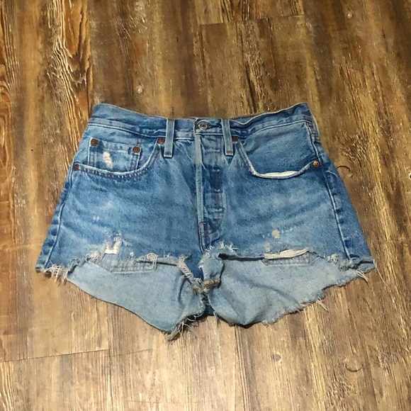 Levi's 501 Shorts Women's 26 Button Fly Frayed Hem High Rise Cut Off Denim - Picture 1 of 8